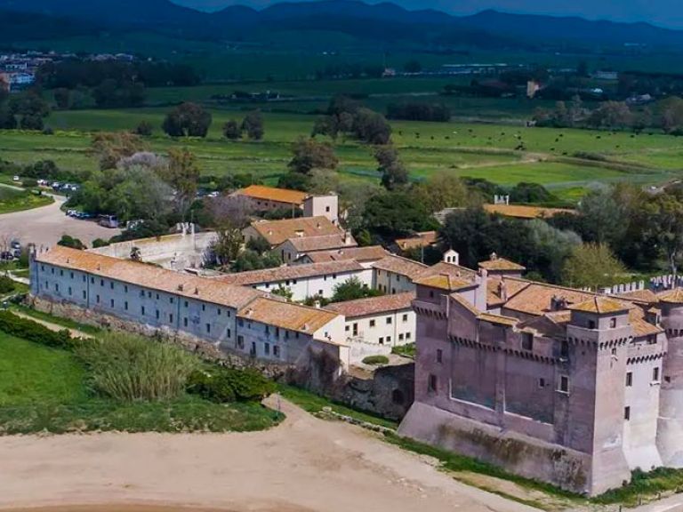 Santa Severa castle is one of the most important monuments of archeological historic interest on the Tirrenean coast north of Rome. Perfect destination for history and archeology enthusiasts, the Castle of Santa Severa is known for its rich history and well-preserved architectural and archaeological features, making it an important destination for those interested in learning about the past.