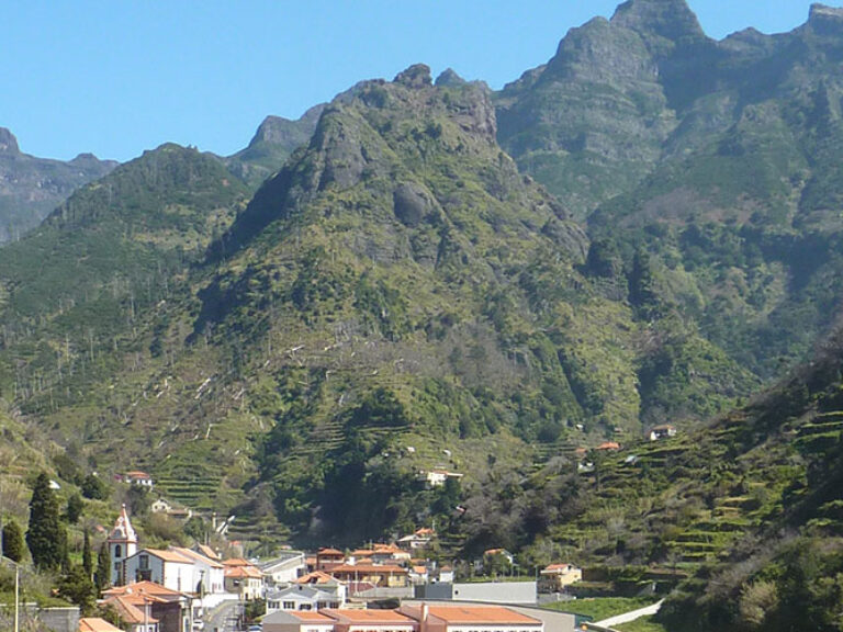 Serra de Àgua is an isolated village nestled in a charming valley and encircled by tall mountains. This village is the perfect place to enjoy the tranquillity of nature and escape the hustle and bustle of city life.
