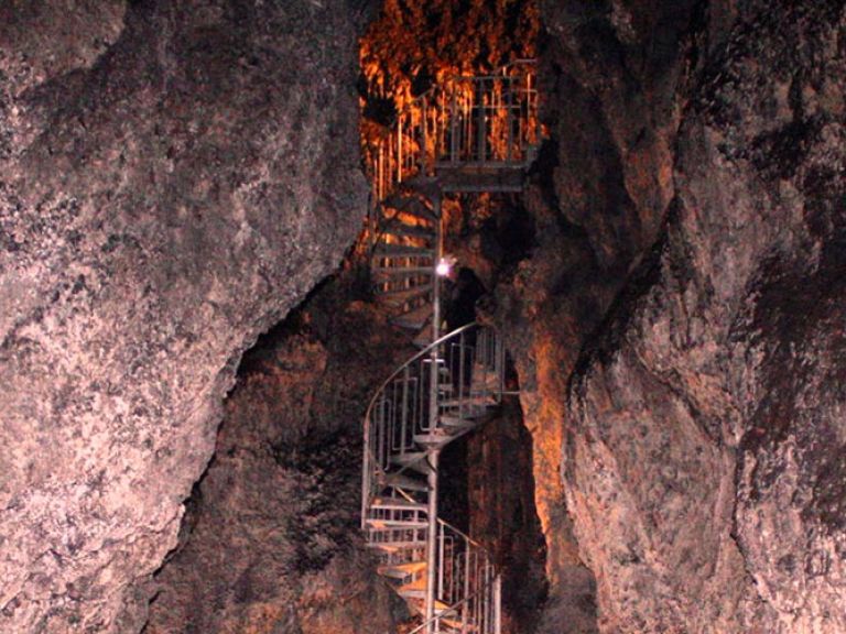 Vatnshellir-Cave