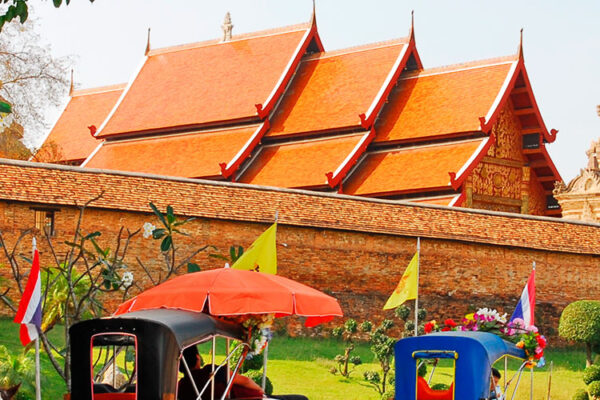 Wat Phra That Lampang Luang is a fortified temple or wiang located in Lampang Province, Thailand. It was built on top of an earth mound and is surrounded by high brick walls. In the early 18th century, the temple was expanded and remodeled in the Burmese style.