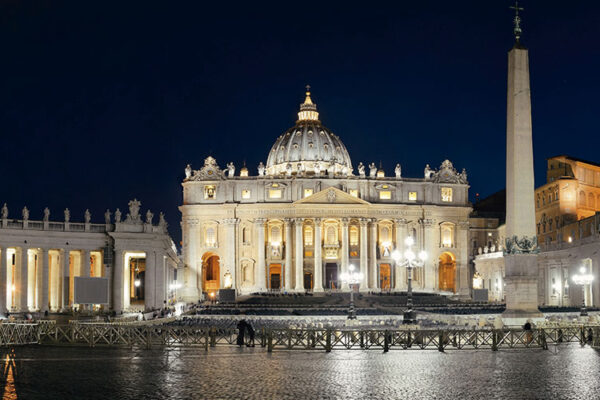 St Peters Basilica at night panorama Vaticano