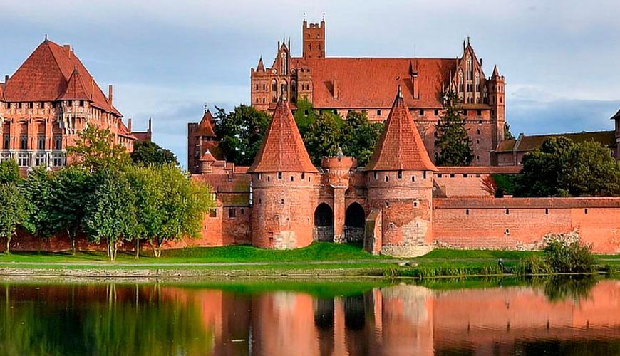 Welcome to Poland, a country steeped in rich history and cultural treasures. From medieval cities to picturesque landscapes, Poland offers an unforgettable journey for every traveler.