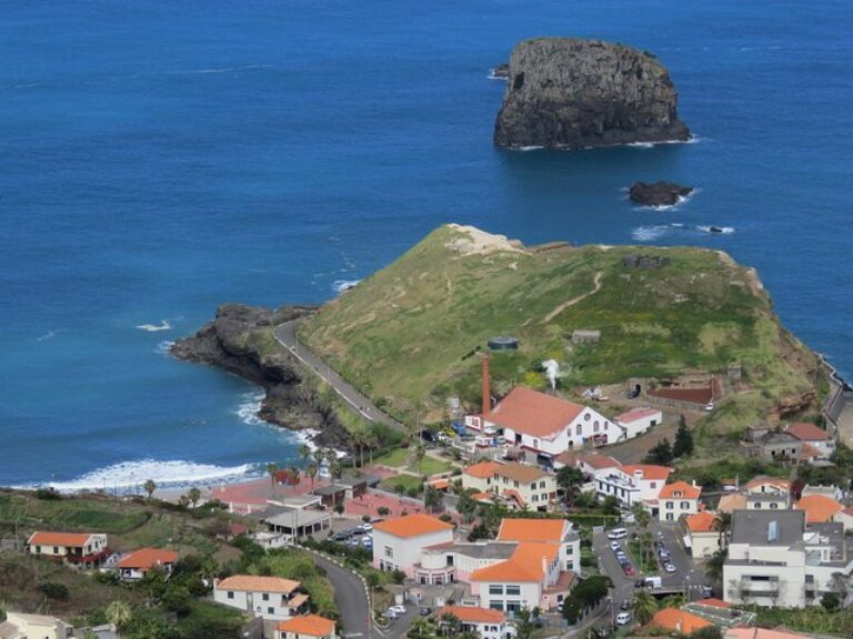 Northeast meet the locals 4×4 tour – Santana / Caniçal - Explore the NorthEast of Madeira Island. We will take you thru...