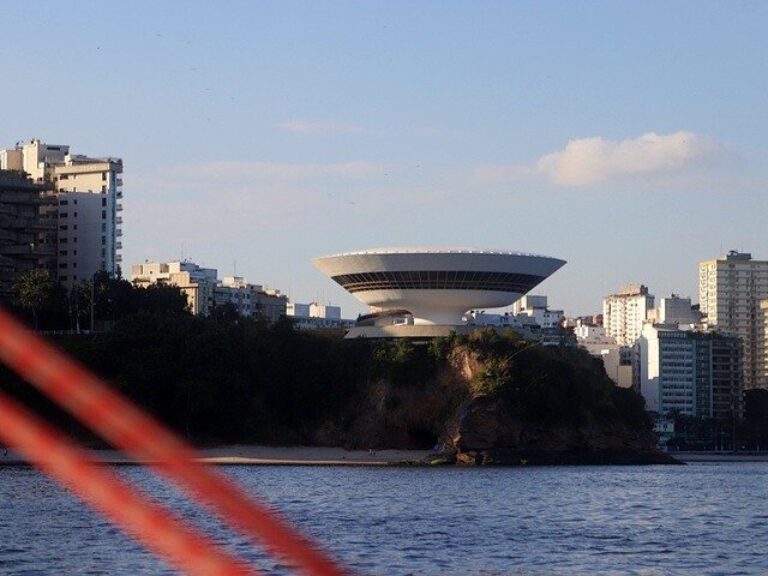 3-hour Boat Tour of Rio