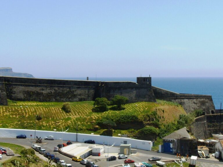 Fortress Route - Angra do Heroísmo: This tour gives you the opportunity to get to know the fortresses of the city of Angra do Heroísmo. Walking on its ramparts, walking along its walls and forts that stretch along the bay of Angra.