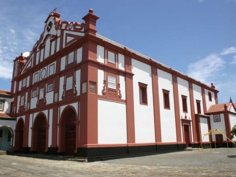 Fortress Route - Angra do Heroísmo: This tour gives you the opportunity to get to know the fortresses of the city of Angra do Heroísmo. Walking on its ramparts, walking along its walls and forts that stretch along the bay of Angra.