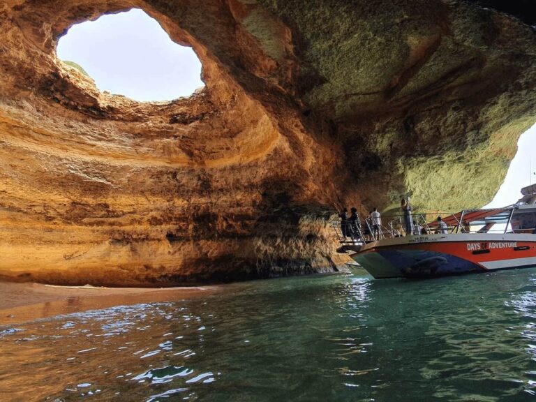 Benagil Caves From Lagos - Join us for a fabulous adventure and lose yourself in the picturesque landscapes of the Algarve...