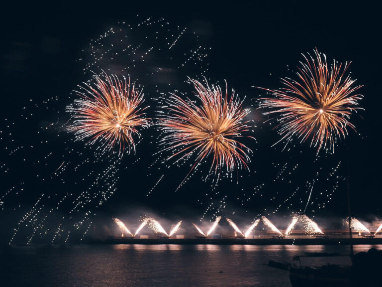 Festival do Atlantico: Come and experience a beginning of summer so brilliant that not even winter will erase it from your memory. Beautiful pyromusical shows from the Atlantic Festival. On 4 consecutive Saturdays in June.