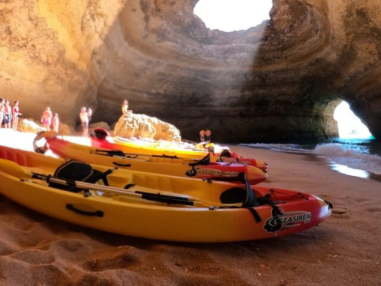 Benagil Kayak And Boat Tour From Portimão - On board a fantastic catamaran, contemplate the coast of the Algarve and then explore the caves and beaches of Benagil by kayak.