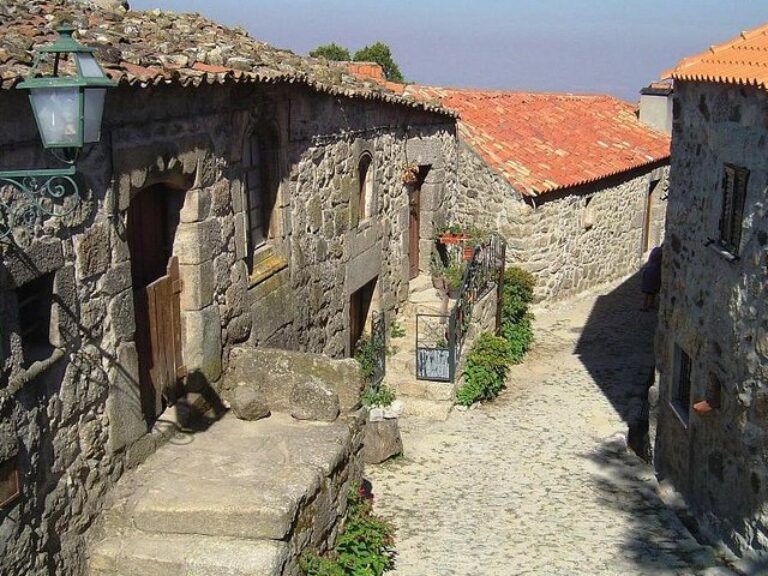 Full-Day Portuguese Historical Villages Private Tour - On this Tour, you will have the opportunity to experience a full day...