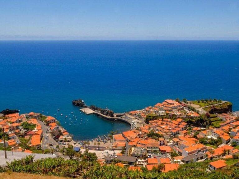 Madeira Island West Tour - On this day you will discover several natural wonders, as well as surprising landscapes.