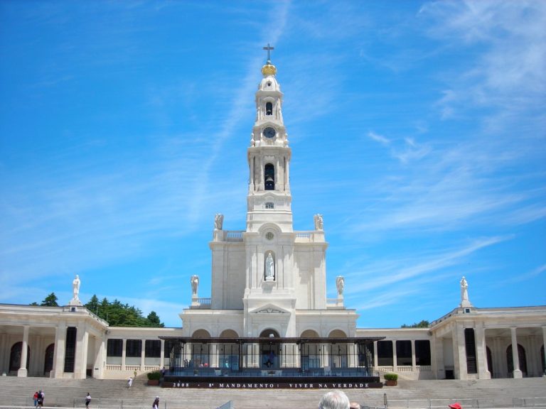 Fatima Tour At Your Pace – Half Day – Morning - Enjoy visiting at your own pace one of the most important spiritual and...