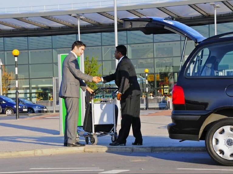 Porto Private Airport Departure Transfer - Enjoy a comfortable transfer from the city (Porto) to the airport.