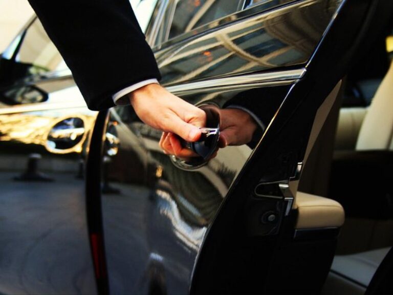 Porto Private Airport Departure Transfer - Enjoy a comfortable transfer from the city (Porto) to the airport.