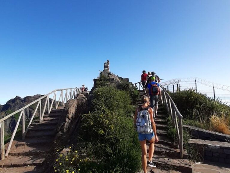 Pico Do Arieiro / Pico Ruivo - With a wonderful view, this trail has the peculiarity of connecting two of the highest peaks...