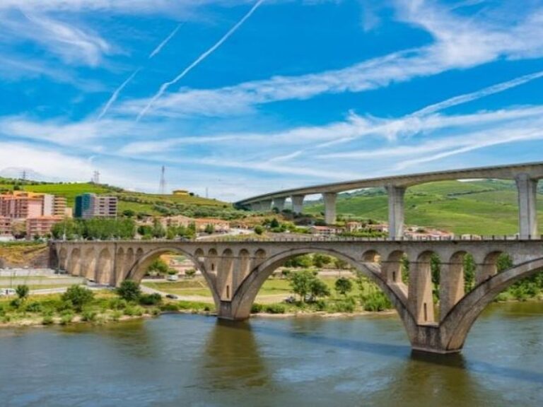 Day Cruise From Porto To Pinhão With Breakfast And Lunch - The "heart" of the Douro valley is in a small village of the...