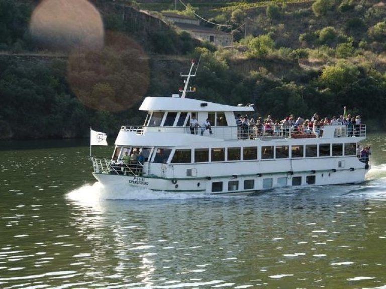 Boat Trip To Régua Through The Douro Valley With Breakfast And Lunch - Let yourself be amazed with the charms of the Douro...