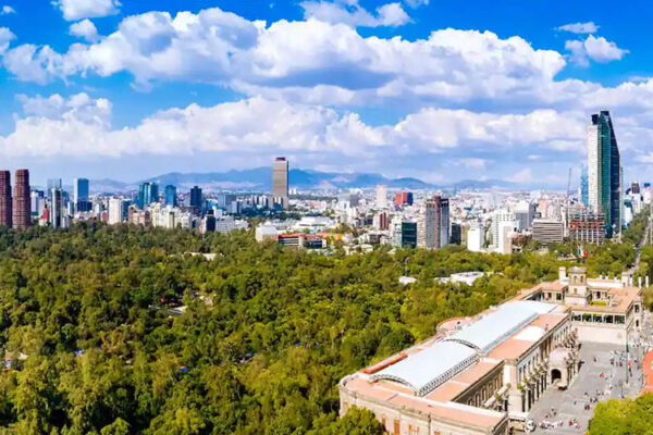 Mexico City is the capital of the country, vibrant, multifaceted and always on the move, it is the political, economic and cultural nucleus of the Mexican Republic.