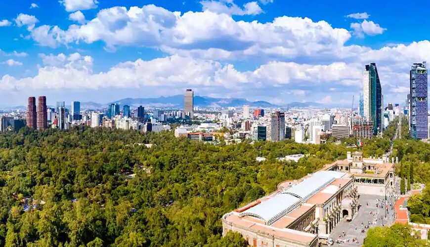 Mexico City is the capital of the country, vibrant, multifaceted and always on the move, it is the political, economic and cultural nucleus of the Mexican Republic.