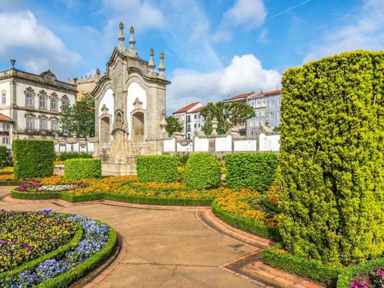 Barcelos: Half Day Private Tour From Porto - Embark on a captivating half-day private tour from Porto to the beautiful...