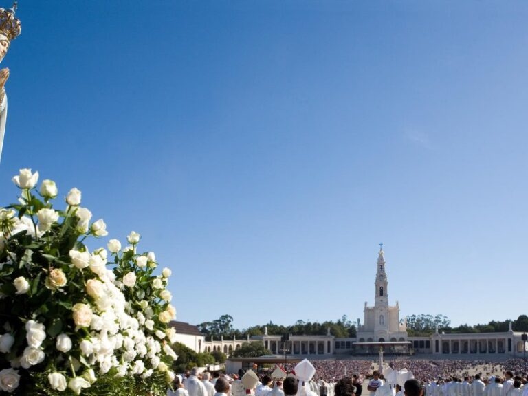 Fatima Tour At Your Pace – Half Day – Morning - Enjoy visiting at your own pace one of the most important spiritual and...