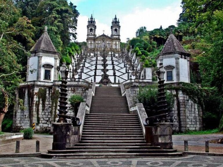 Best Of Braga And Guimaraes Day Trip From Porto - The Minho region is an old Portuguese province and its located in the North...
