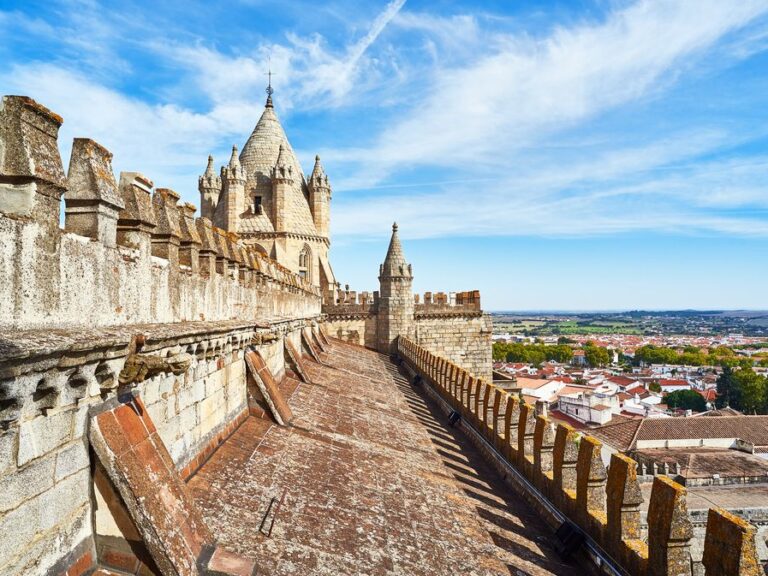 Evora City Tour: Chapel Of Bones, Lunch And Wine Tasting – From Lisbon - Be prepared to this full-day tour full of unexpected...