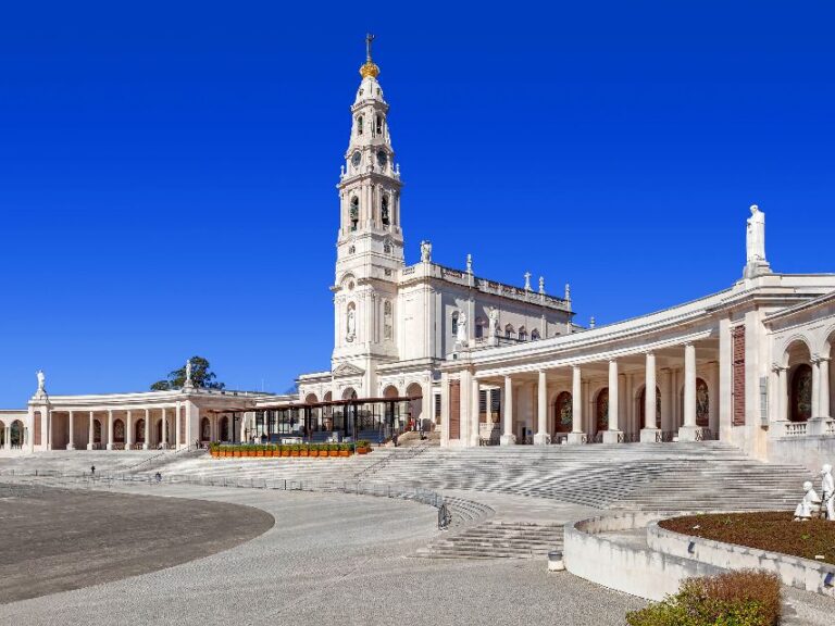 Fatima Tour At Your Pace – Half Day – Morning - Enjoy visiting at your own pace one of the most important spiritual and...