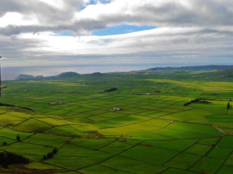 Serra Do Cume And Algar Do Carvão