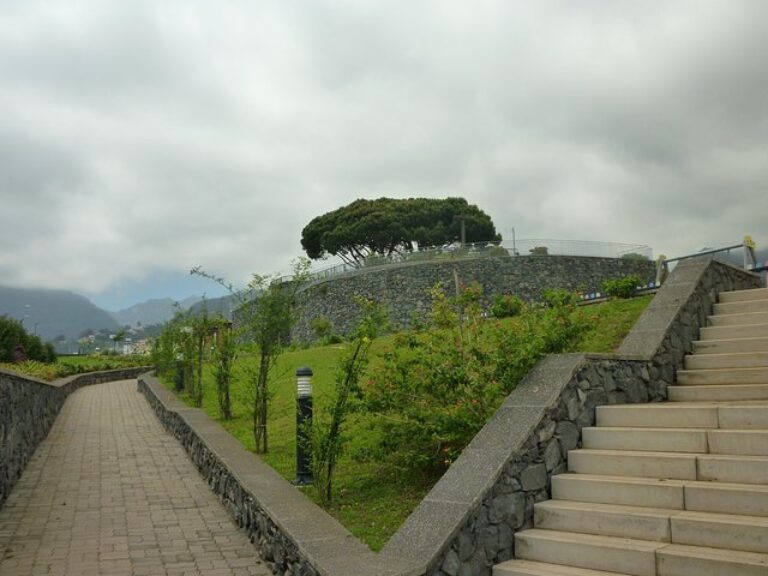 Corral Of The Nuns - Curral das Freiras is a small village, surrounded by huge mountains, in the heart of the Island.