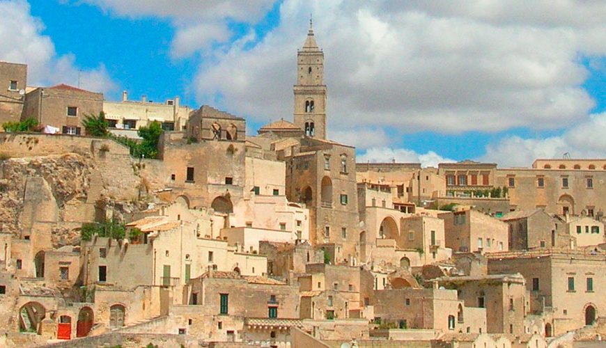 Welcome to Matera, a captivating city in the Basilicata region of southern Italy. Known for its ancient cave dwellings, Matera is a UNESCO World Heritage site that offers a unique and unforgettable travel experience.