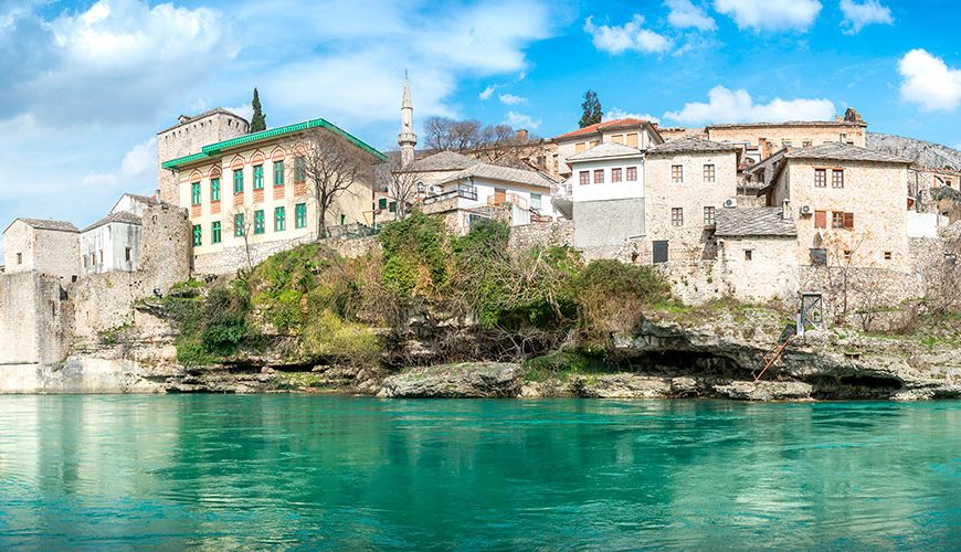 Welcome to Bosnia and Herzegovina, a hidden gem in the heart of the Balkans. This captivating country is brimming with cultural treasures, picturesque landscapes, and warm hospitality, making it an irresistible destination for travelers seeking unique experiences.