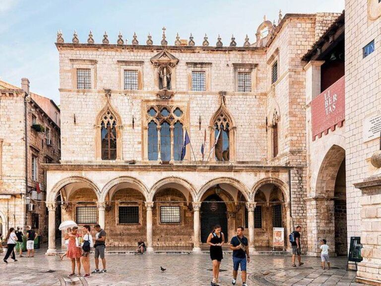 Historical Group Walking Tour In Dubrovnik