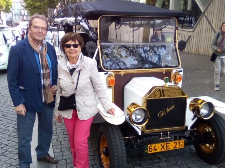 Rabelo Tour - Experience the charm of Porto in style with Rabelo Tour, where vintage model-T Ford cars await to transport you back to the enchanting 20th century.