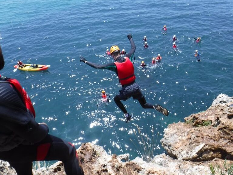 The best Coasteering Portinho da Arrábida ”is an experience for those looking for strong emotions, in a paradisaical place...