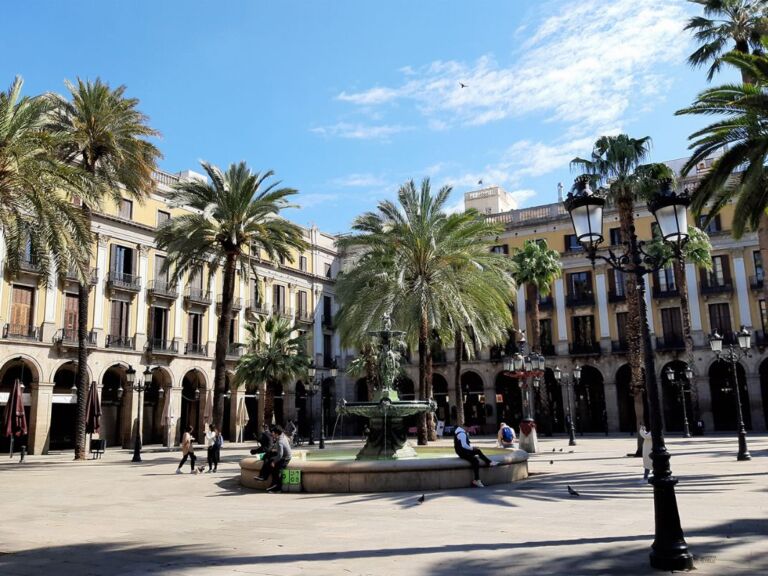 Barcelona: Walking Tour And Boat Trip