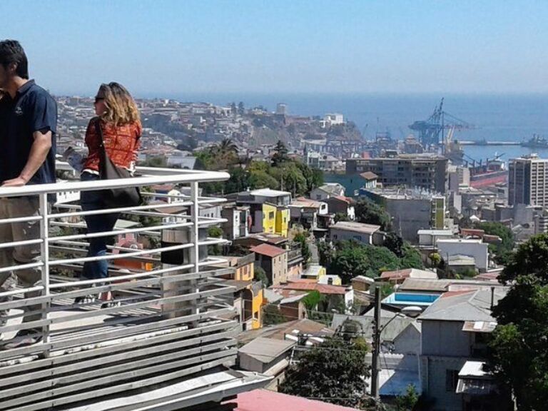 Valparaiso – Vina Del Mar And Casablanca Valley From Santiago - Full Day Tour