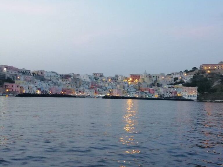 Tour With Lunch On Board To Discover The Island Of Procida