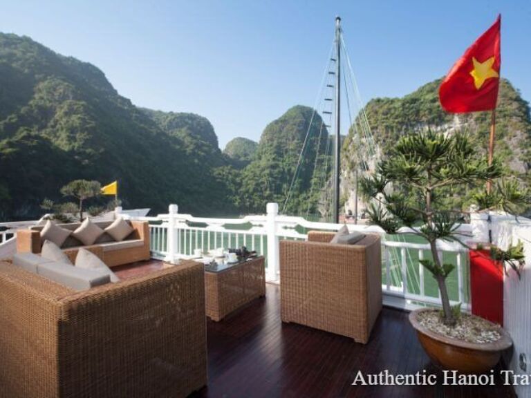 Boutique 4 Star Cruises In Halong Bay: Kayaking, Swimming, Squid Fishing And Caving