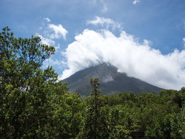 Arenal Volcano National Park Adventure Hike