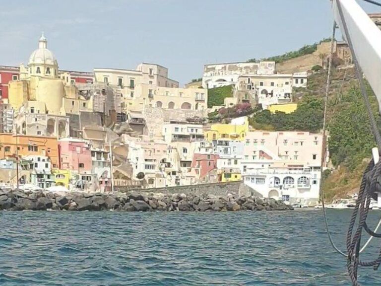 Tour With Lunch On Board To Discover The Island Of Procida