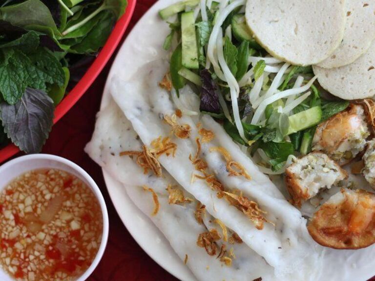 Small-group Foodie By Night In Saigon