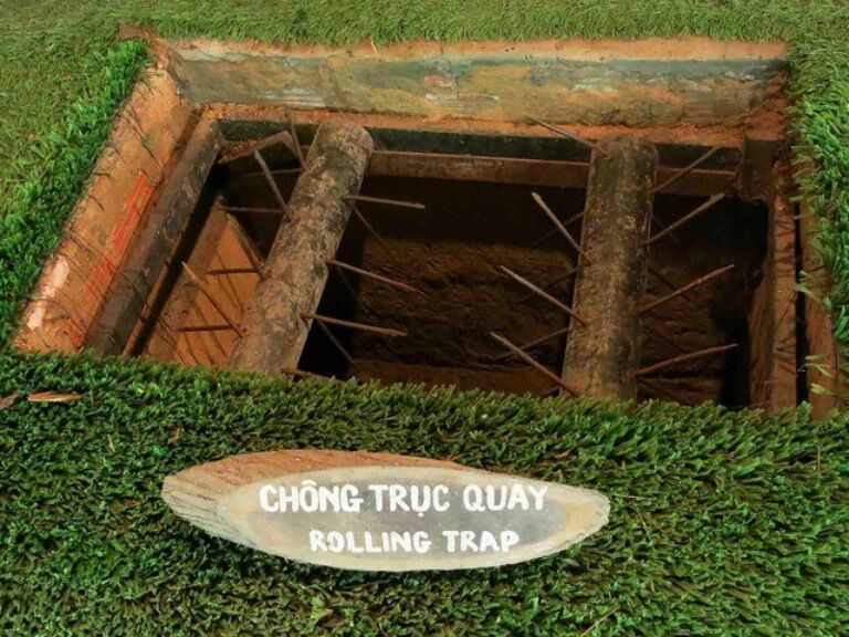 Small-group Saigon City Annd Cu Chi Tunnels Day Trip