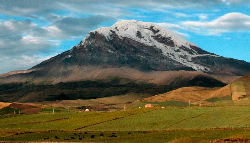 Welcome to Chimborazo Province, a captivating destination in Ecuador that offers a perfect blend of awe-inspiring natural landscapes and rich cultural heritage. Nestled in the heart of the Andes Mountains, this province is renowned for its towering peaks, lush valleys, and diverse wildlife. As you explore this enchanting region, you'll encounter charming villages, ancient ruins, and warm-hearted locals eager to share their traditions with you.