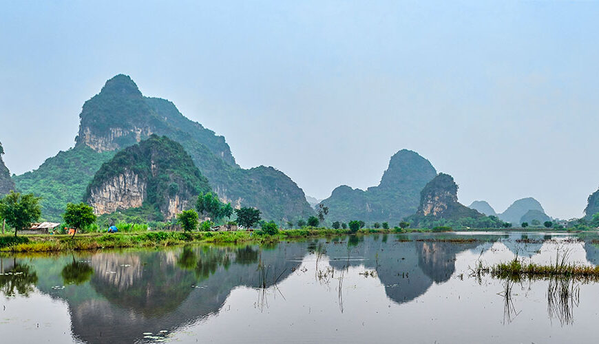 Located in the heart of Vietnam, Ninh Bình is a province rich in history and culture. This beautiful destination is known for its stunning landscapes, including rivers, caves, and mountains. Visitors can enjoy a wide range of activities in Ninh Bình, such as hiking, biking, and kayaking. With its many historical sites and natural wonders, Ninh Bình is an ideal place to visit for those who want to learn more about Vietnam’s past and present.