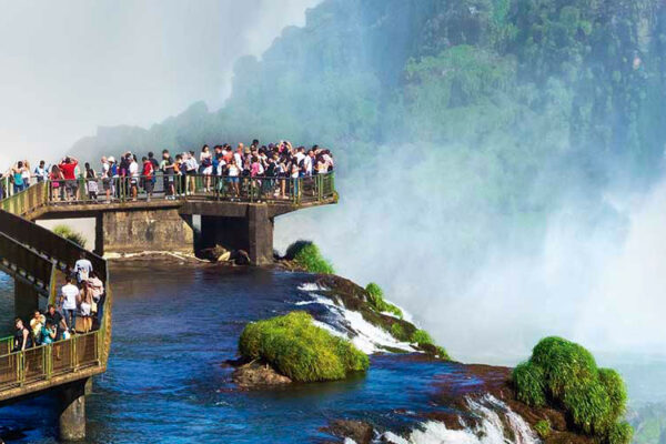 Puerto Iguazú is not just a city, but an experience. Ideally positioned in the Argentinean province of Misiones, it's your gateway to the spectacular Iguazu Falls, and an enchanting blend of culture, cuisine, and adventure.