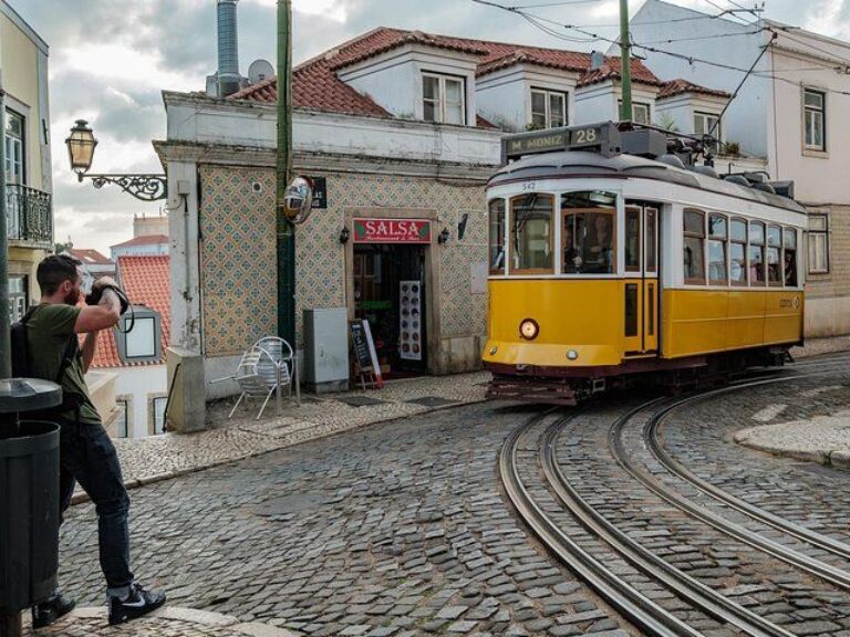 Lisbon Walking Tour With A Photographer – Morning Edition