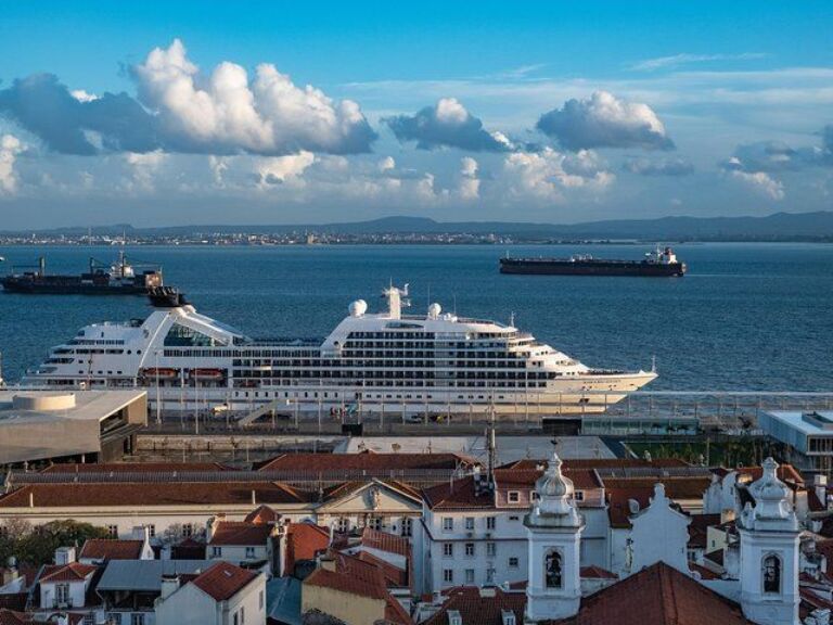 Lisbon Walking Tour With A Photographer – Morning Edition