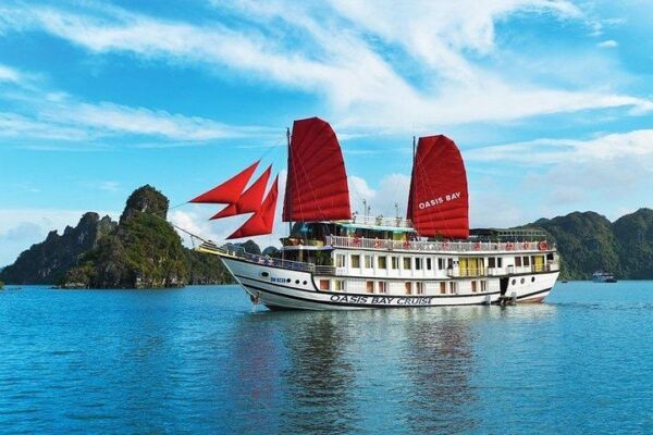 Oasis Bay Classic Cruise – Luxury Boutique Cruise in Halong Bay (Outdoor Jacuzzi)