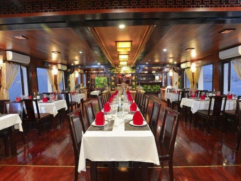 Oasis Bay Classic Cruise - Luxury Boutique Cruise in Halong Bay